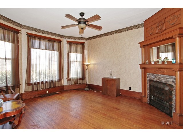 115 Division St, Algonquin, IL 60102 photo 2
