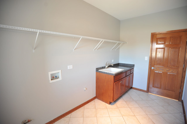 6020 Warwick Dr, Matteson, IL 60443 photo 9