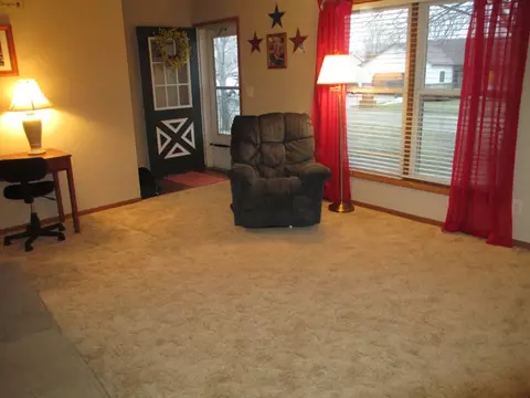 32 Trinity Pl, Spring Valley, IL 61362 photo 2