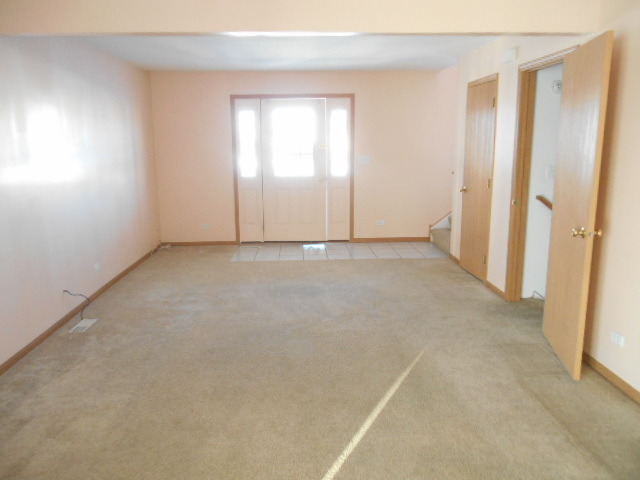 417 Andrea Ct, Harvard, IL 60033 photo 2