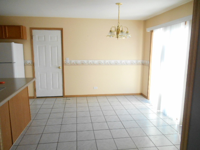 417 Andrea Ct, Harvard, IL 60033 photo 3