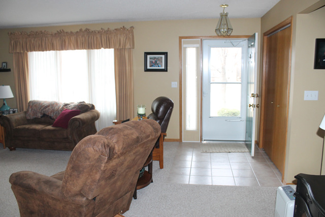 740 27th St, Peru, IL 61354 photo 2