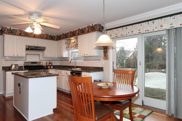 1520 Derby Ln, Bartlett, IL 60103 photo 6
