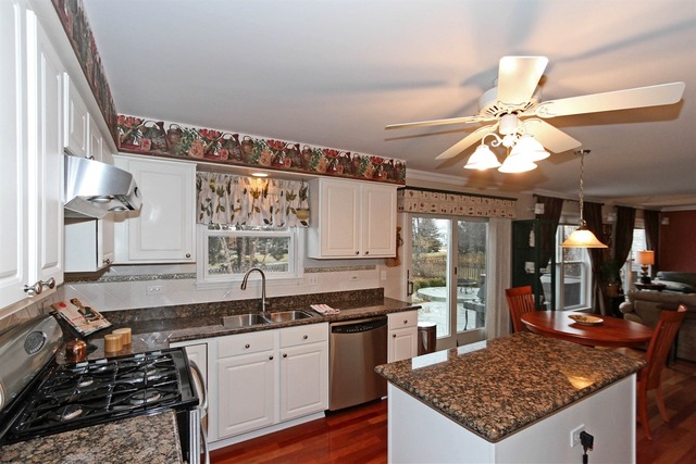 1520 Derby Ln, Bartlett, IL 60103 photo 7