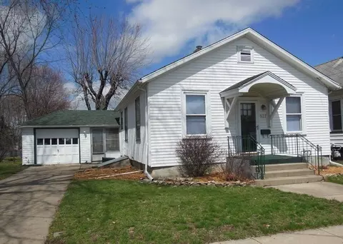 627 11th St, Peru, IL 61354 photo 1