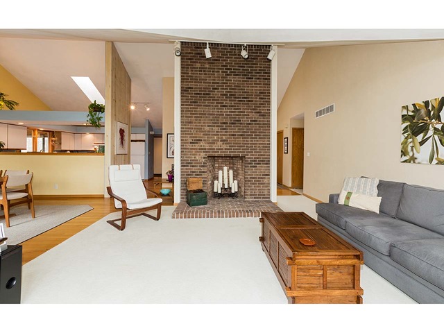 10219 Chris Dr, Roscoe, IL 61073 photo 3