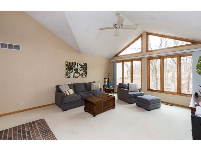 10219 Chris Dr, Roscoe, IL 61073 photo 4