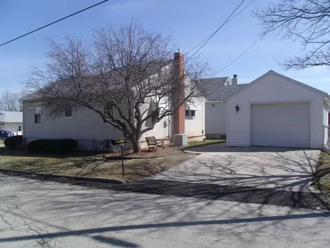 1530 Walnut St, Peru, IL 61354 photo 2