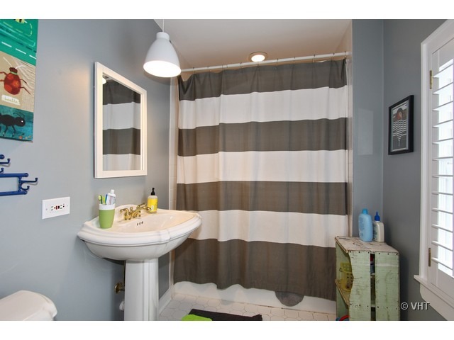 607 E Willow Ave, Wheaton, IL 60187 photo 14