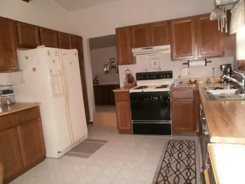 98 Wright Dr, Utica, IL 61373 photo 5
