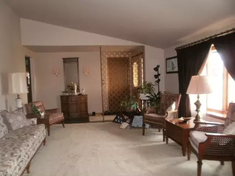 98 Wright Dr, Utica, IL 61373 photo 4