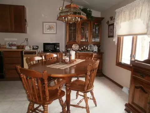 98 Wright Dr, Utica, IL 61373 photo 3