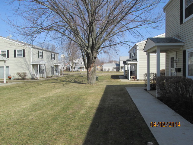 328 David Ct #C, Bartlett, IL 60103 photo 2