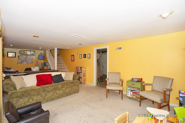 574 Adams St, Elgin, IL 60123 photo 17