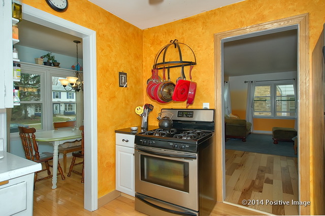 574 Adams St, Elgin, IL 60123 photo 9