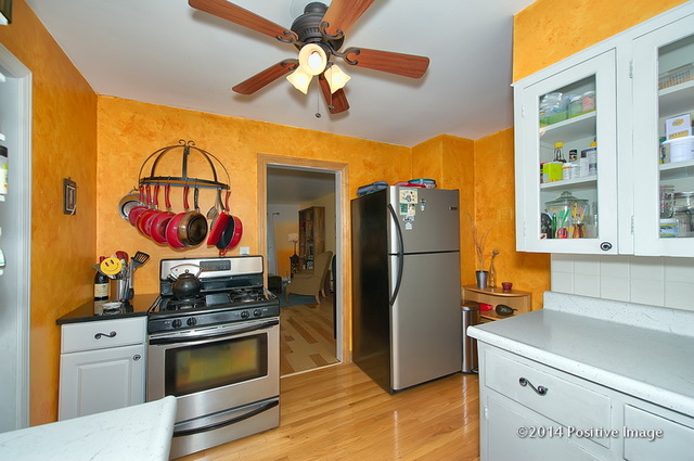574 Adams St, Elgin, IL 60123 photo 8