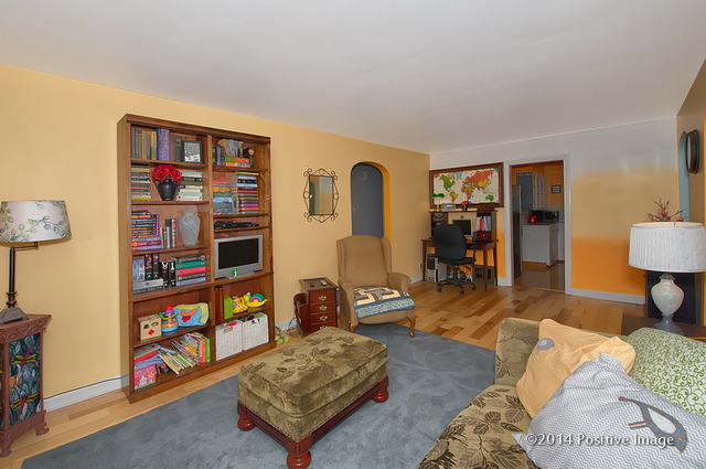 574 Adams St, Elgin, IL 60123 photo 4