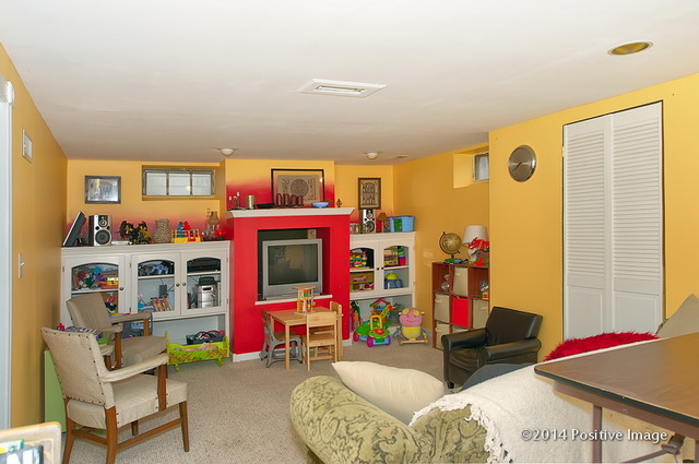 574 Adams St, Elgin, IL 60123 photo 18