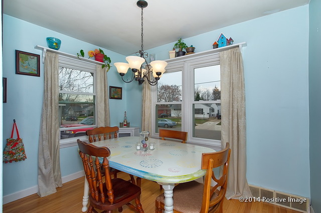 574 Adams St, Elgin, IL 60123 photo 6