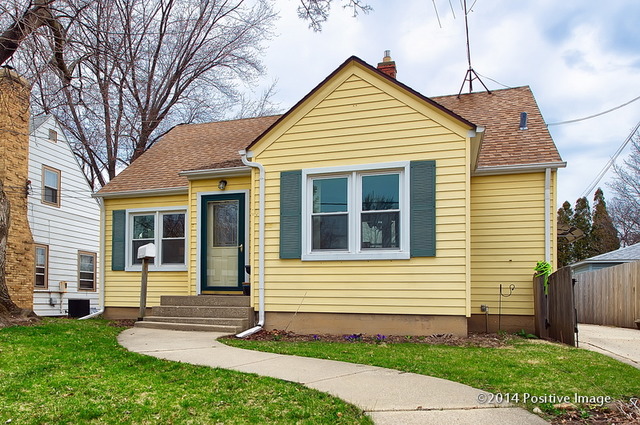 574 Adams St, Elgin, IL 60123 photo 1