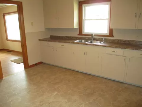 718 10th St, Peru, IL 61354 photo 4