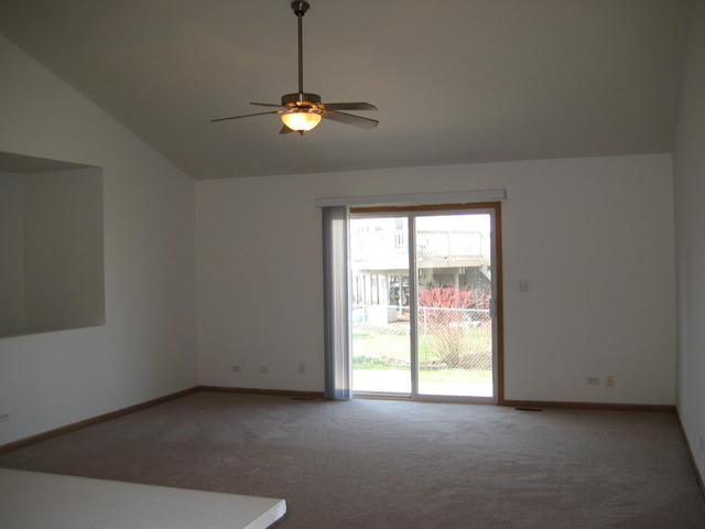 513 Shadow Dr, Harvard, IL 60033 photo 3