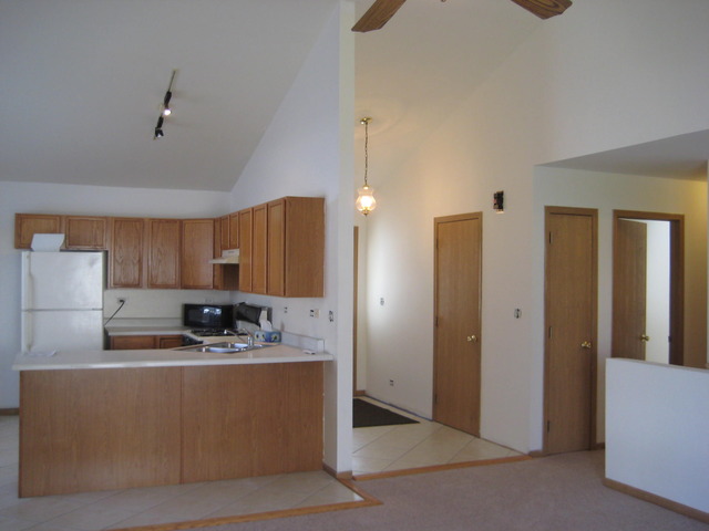 513 Shadow Dr, Harvard, IL 60033 photo 1