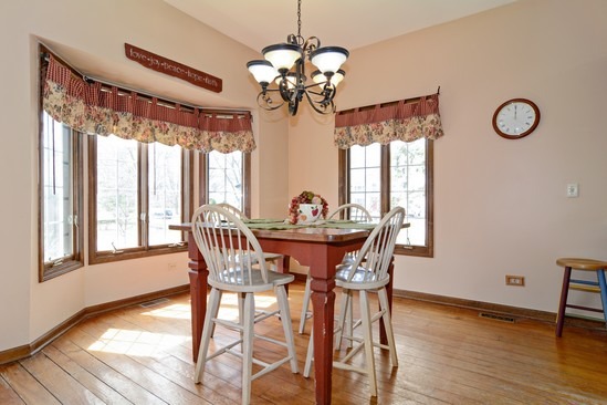 725 Howard St, Wheaton, IL 60187 photo 7