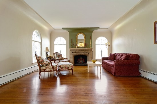 725 Howard St, Wheaton, IL 60187 photo 4