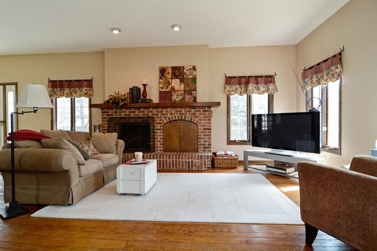725 Howard St, Wheaton, IL 60187 photo 8