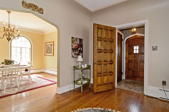 725 Howard St, Wheaton, IL 60187 photo 2