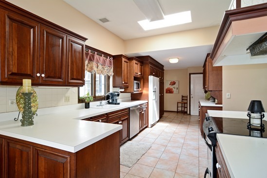 725 Howard St, Wheaton, IL 60187 photo 6