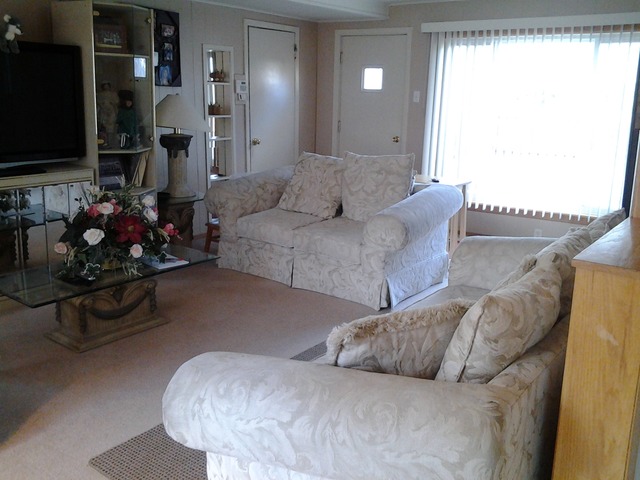 150 Hawthorn Ln, Hoffman Estates, IL 60169 photo 2