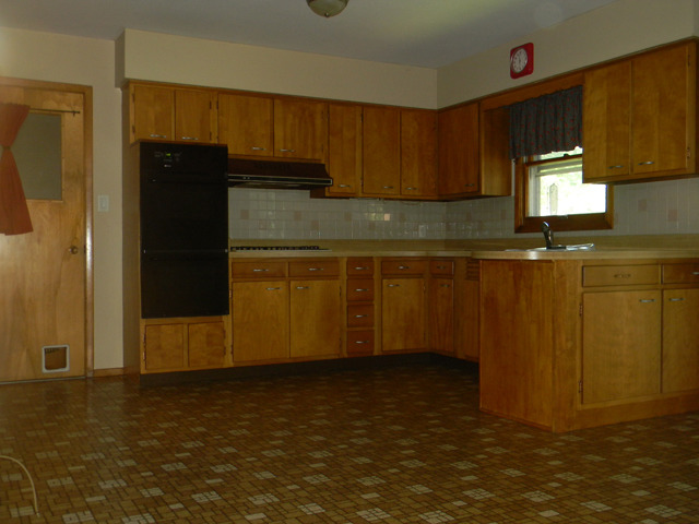 1215 Sunset Dr, Peru, IL 61354 photo 4