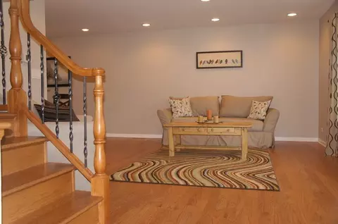 935 Colony Ln, Hoffman Estates, IL 60192 photo 3