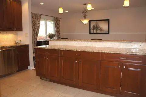 935 Colony Ln, Hoffman Estates, IL 60192 photo 9