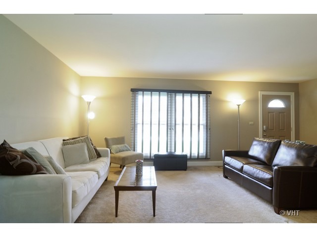 1864 Polk Ct, Rolling Meadows, IL 60008 photo 2