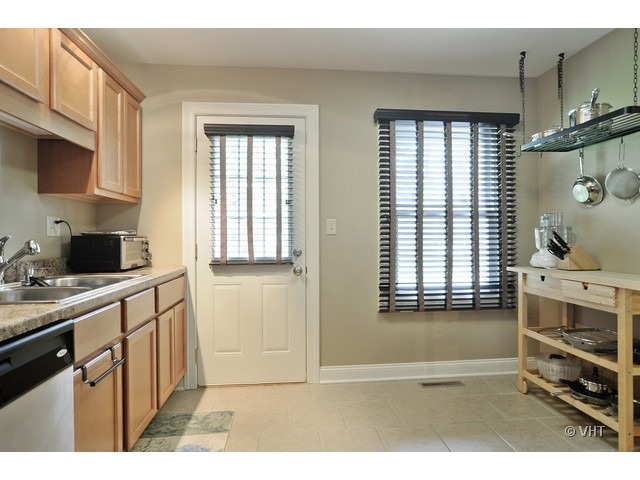 1864 Polk Ct, Rolling Meadows, IL 60008 photo 5