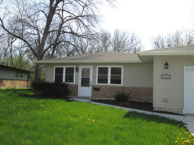 5 E Rocket Cir, Park Forest, IL 60466 photo 2