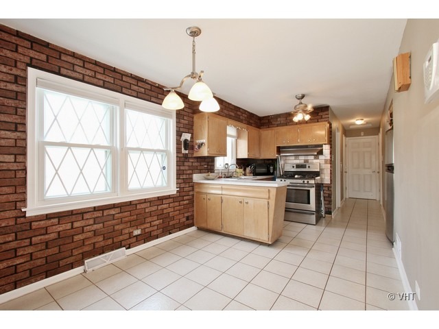 5547 S Parkside Ave, Chicago, IL 60638 photo 4