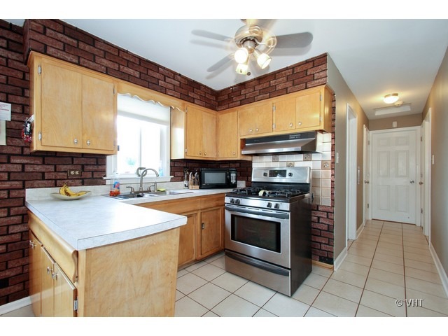 5547 S Parkside Ave, Chicago, IL 60638 photo 3