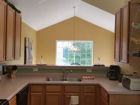 2250 Daybreak Dr, Aurora, IL 60503 photo 5