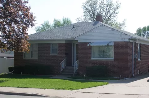 2022 Pulaski St, Peru, IL 61354 photo 1