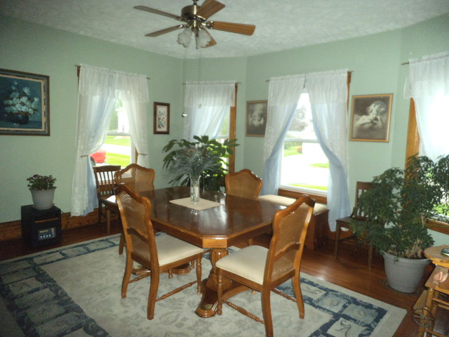 414 E Mason St, Polo, IL 61064 photo 8