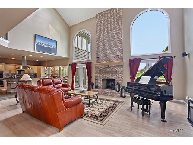 3451 White Eagle Dr, Naperville, IL 60564 photo 2