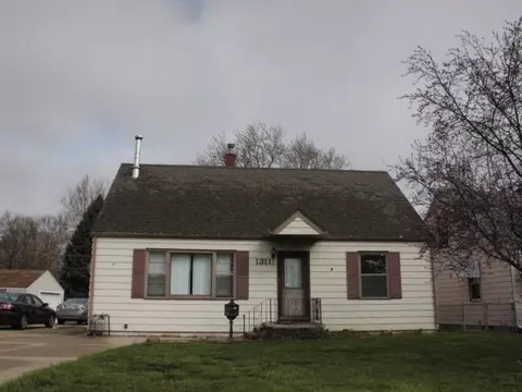 1311 NE Circle Dr, Kankakee, IL 60901 photo 1