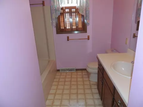 1731 Prospect Ave, Peru, IL 61354 photo 7