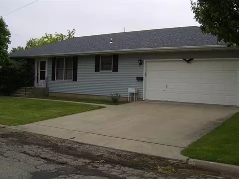 1731 Prospect Ave, Peru, IL 61354 photo 1
