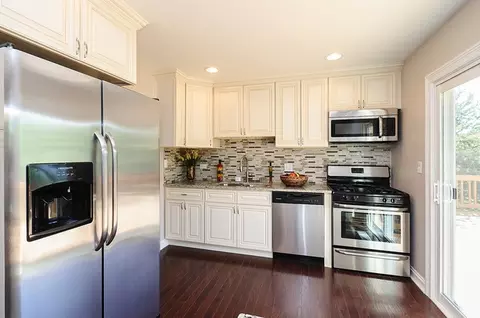 128 E Wallace St, Bartlett, IL 60103 photo 3