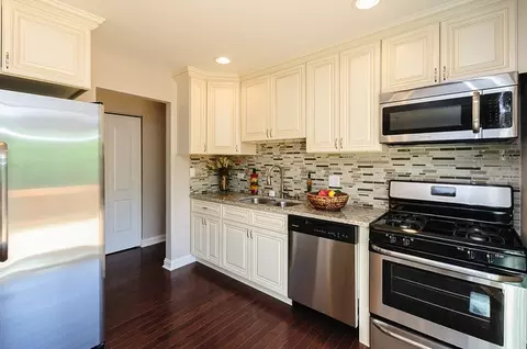 128 E Wallace St, Bartlett, IL 60103 photo 4